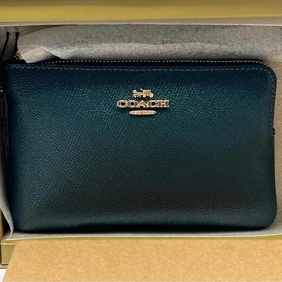 Coach Boxed Wristlet & Charms Gift Set – Perfect Holiday Gift – NWT - Picture 3 of 16